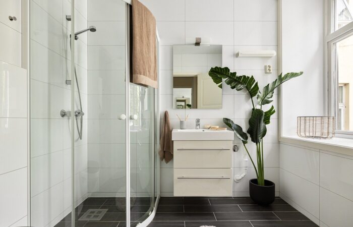 Comment_la_hauteur_de_vos_meubles_de_salle_de_bain_influence_votre_confort