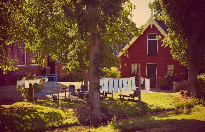 Étendoir_extérieur_:_comment_le_dissimuler_élégamment_dans_votre_jardin_?